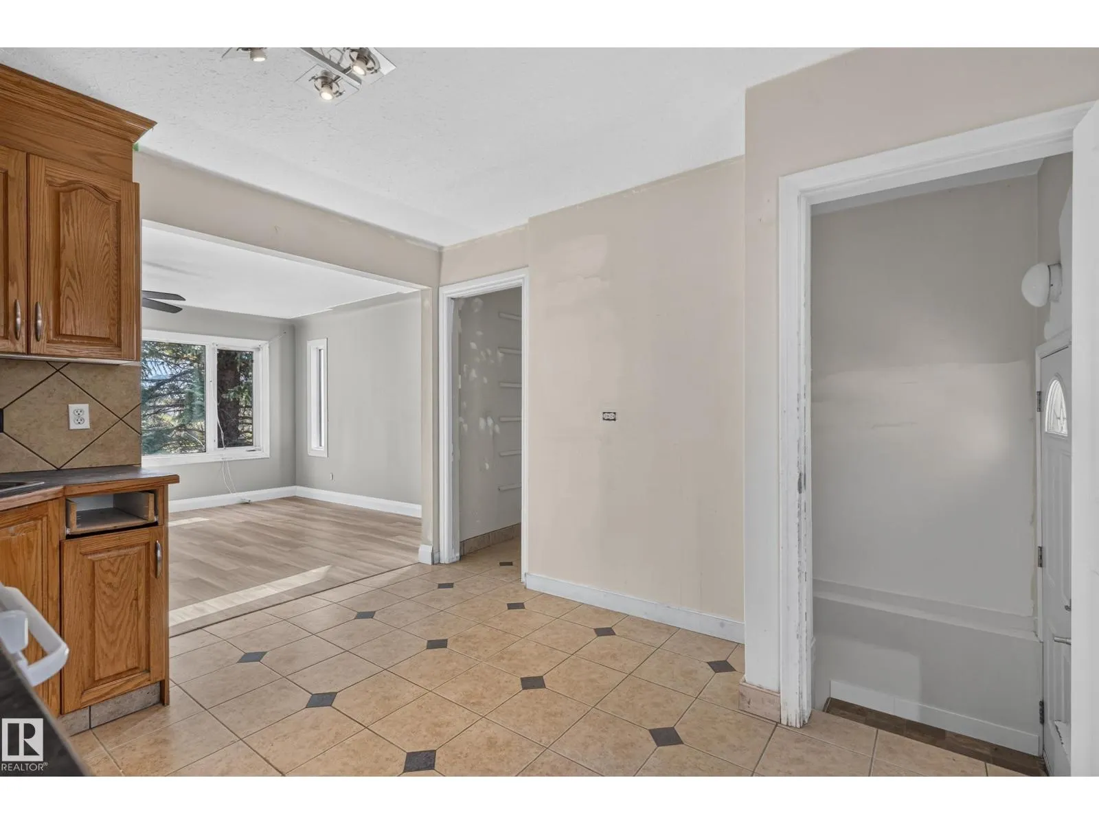 12006 104 ST NW