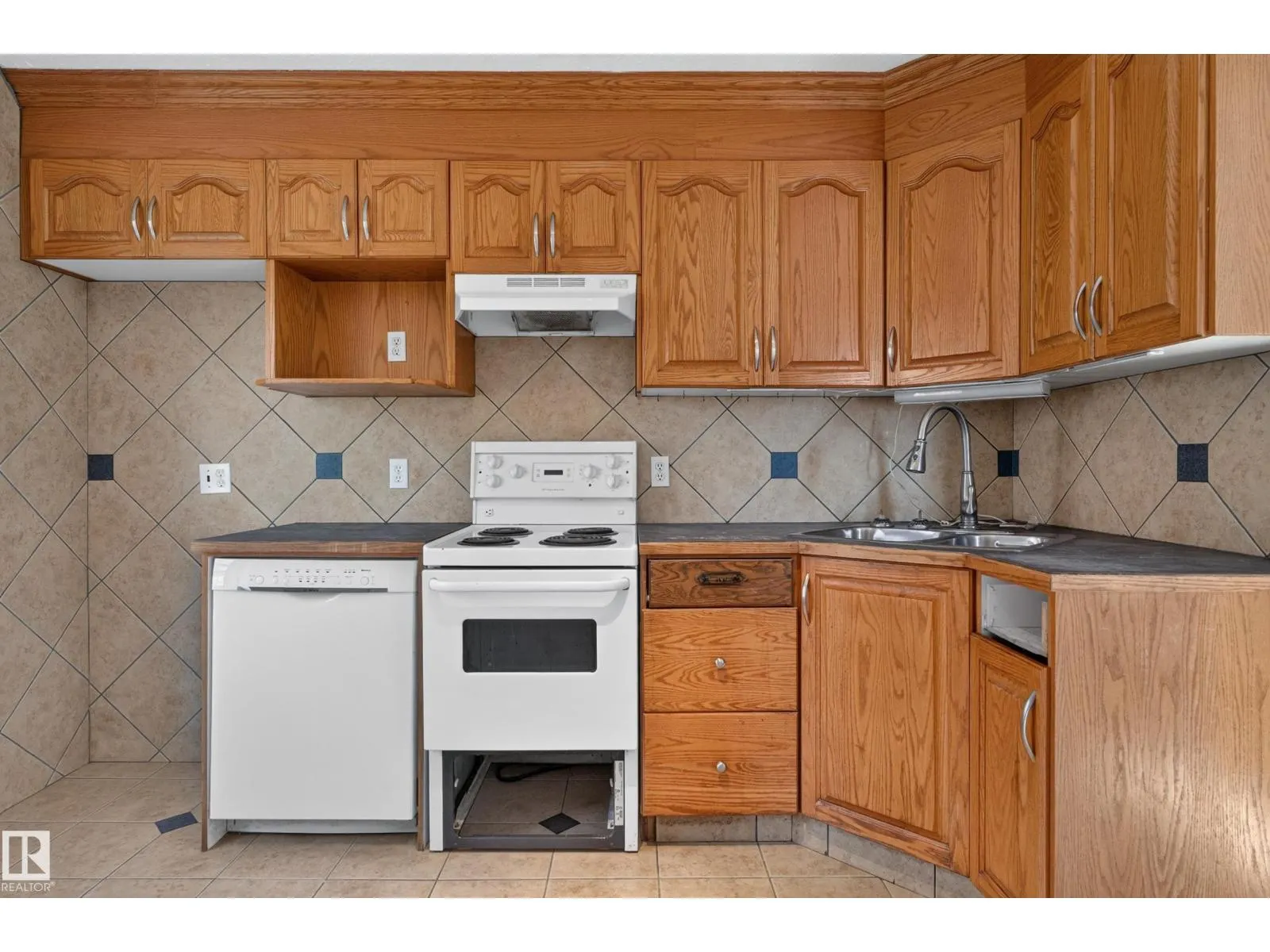 12006 104 ST NW