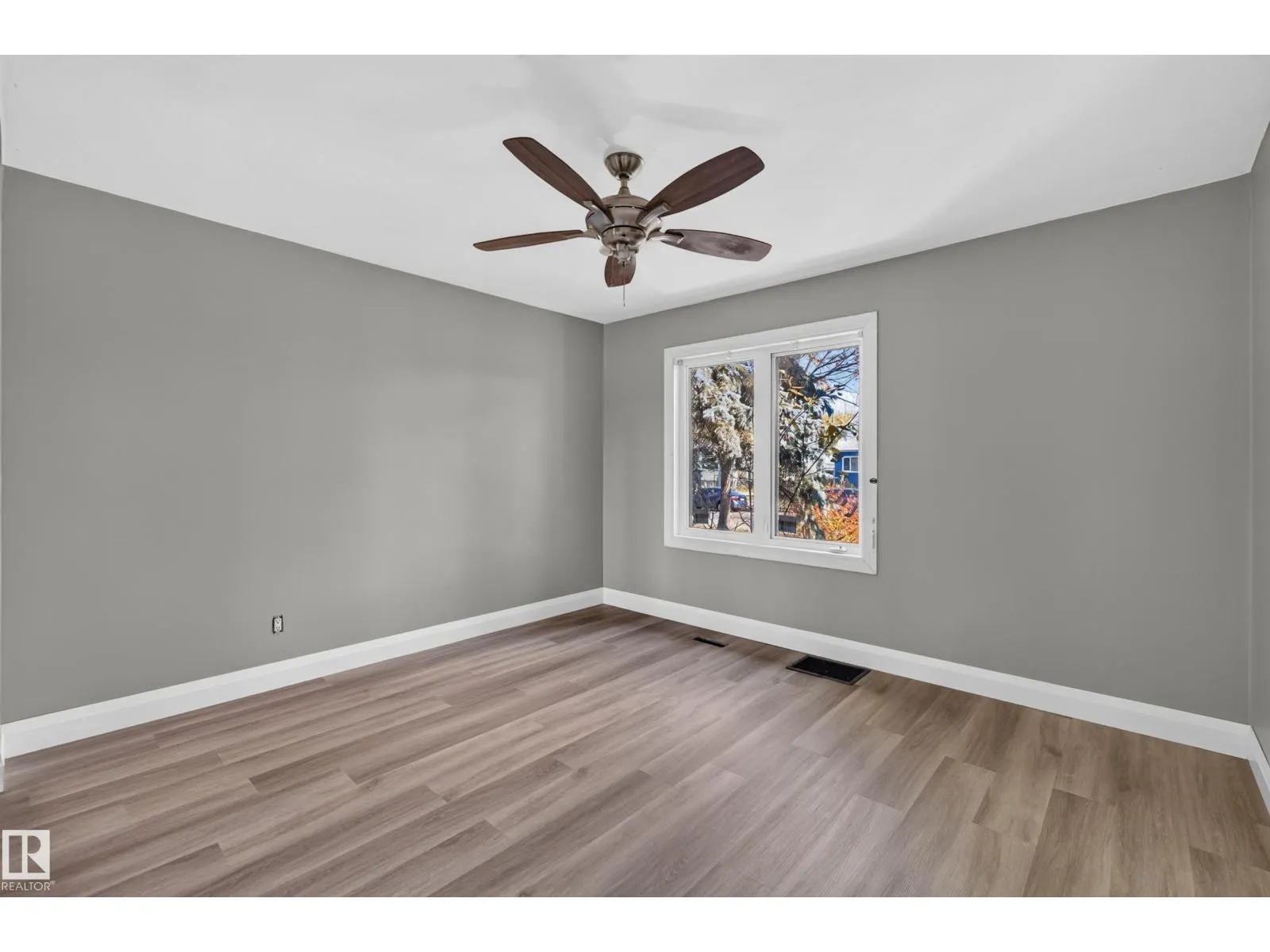 12006 104 ST NW