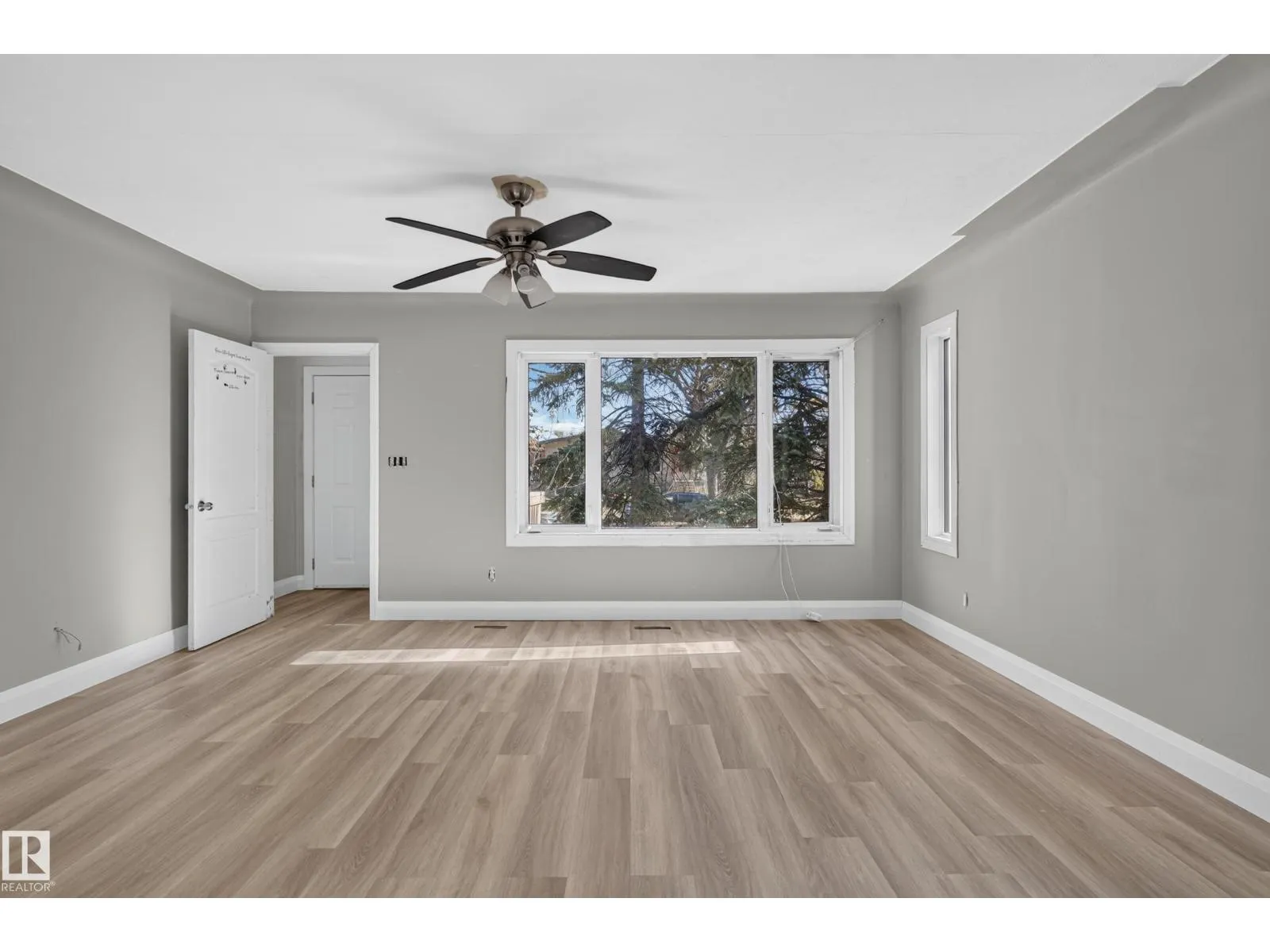 12006 104 ST NW