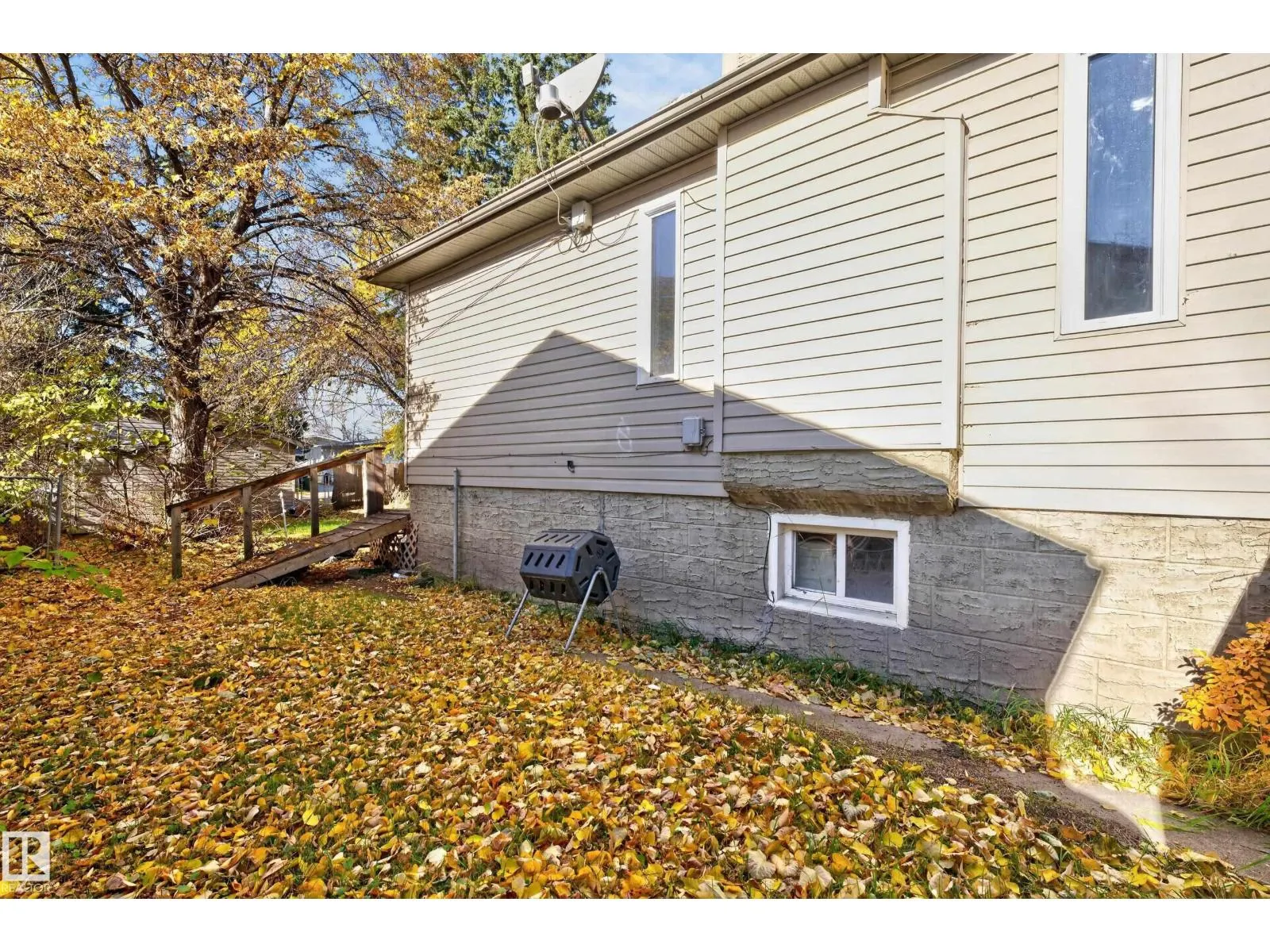 12006 104 ST NW