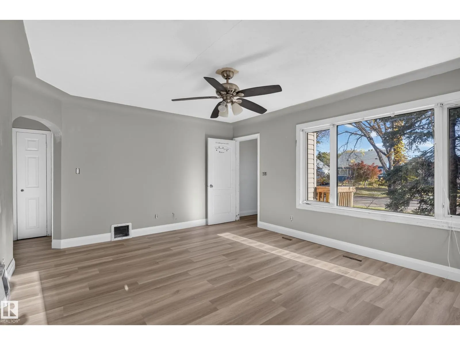 12006 104 ST NW