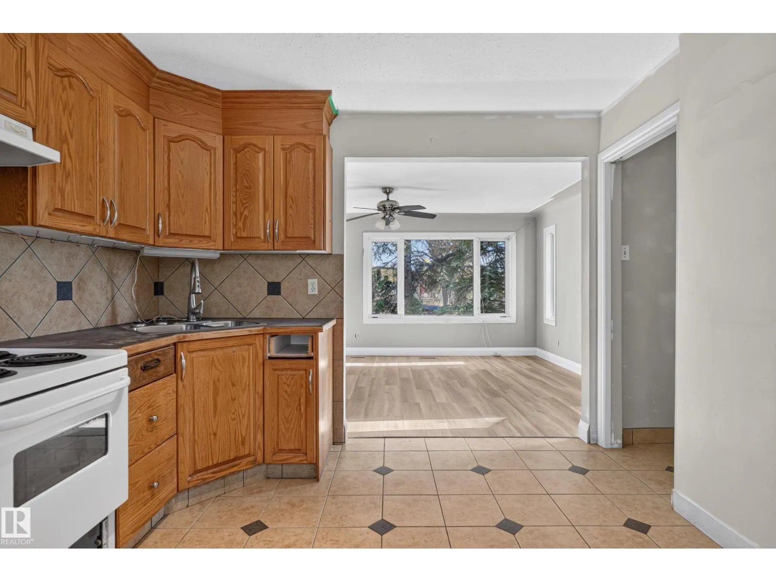 12006 104 ST NW
