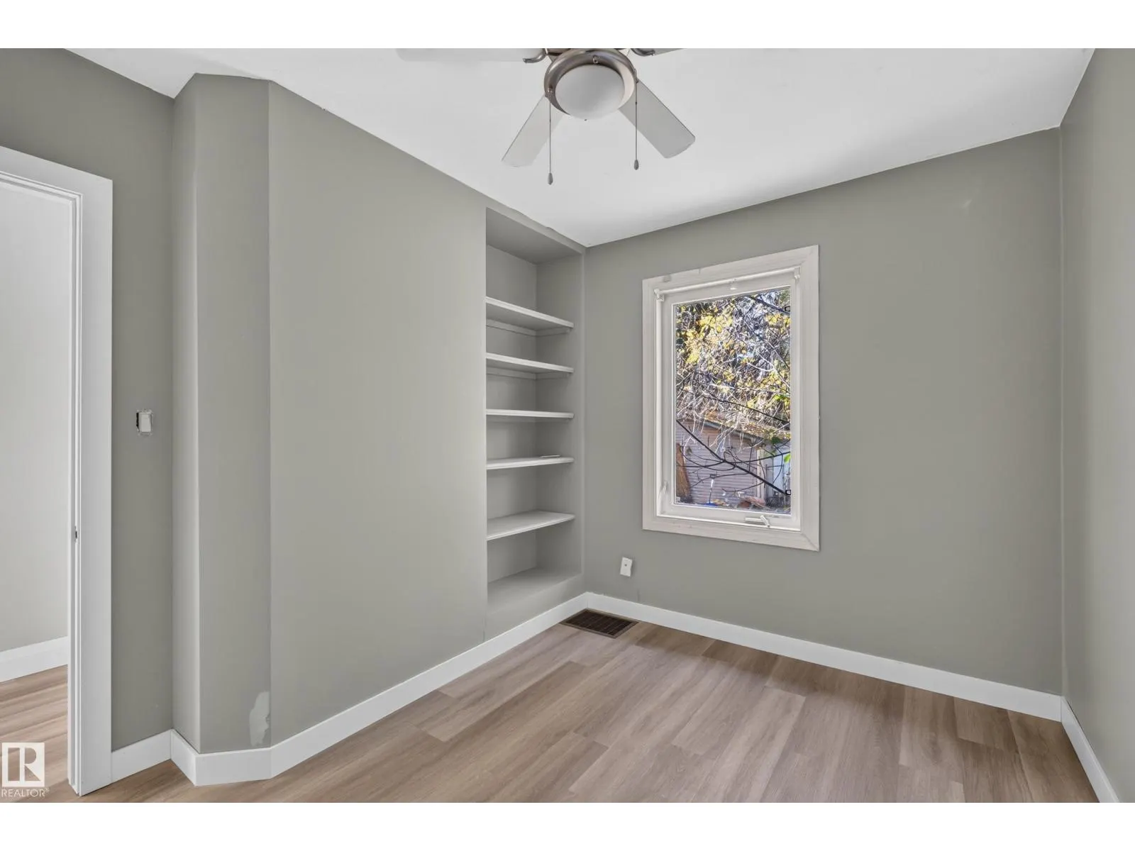 12006 104 ST NW