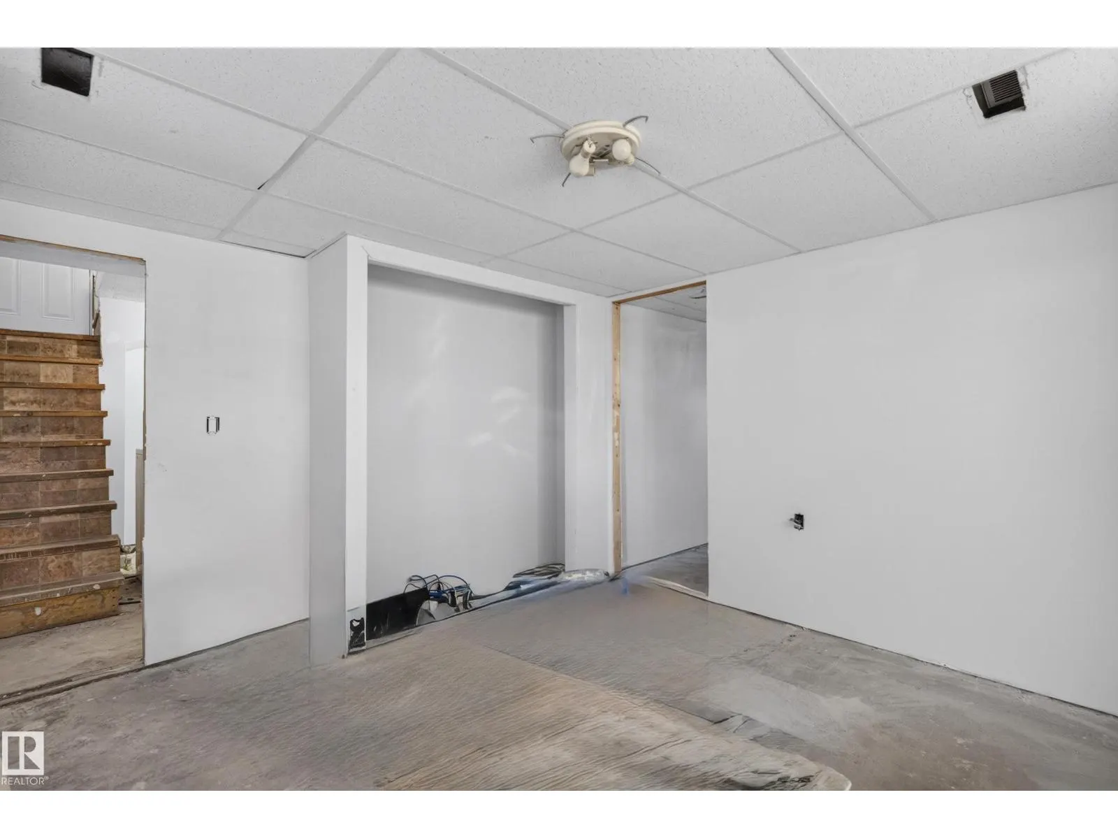 12006 104 ST NW