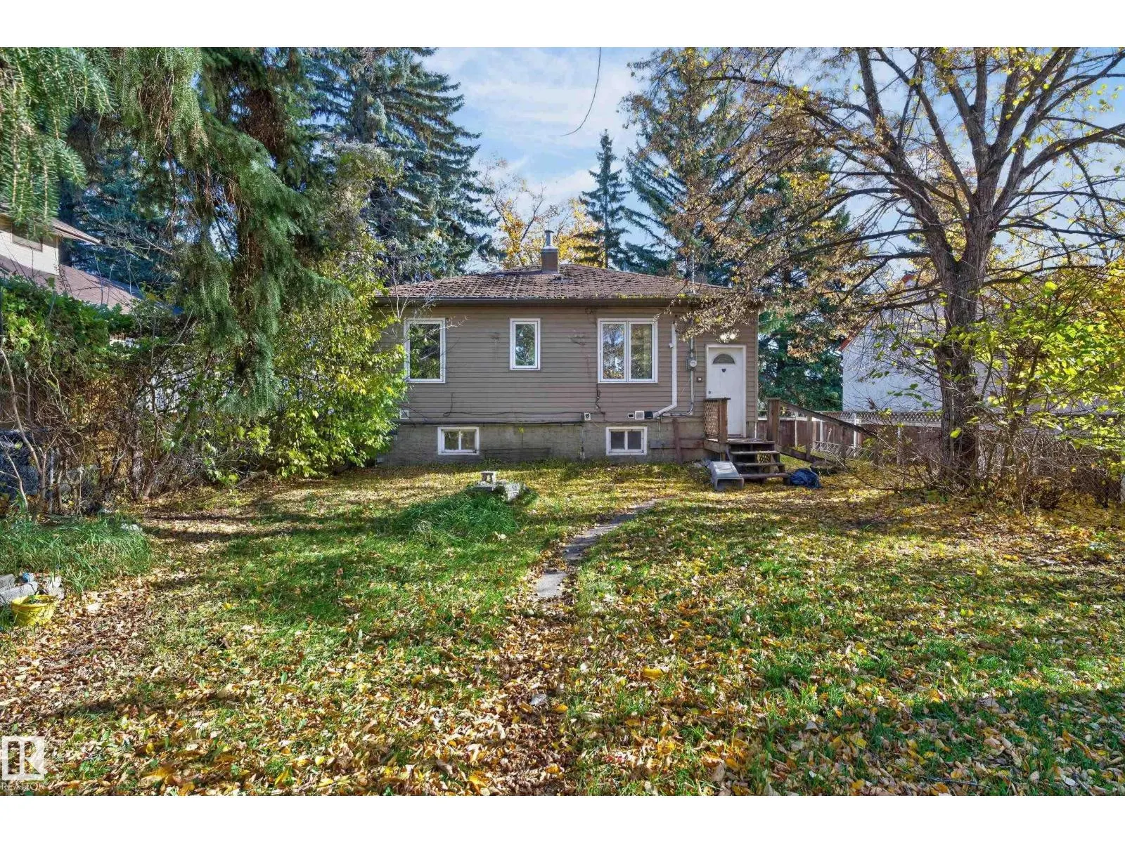 12006 104 ST NW