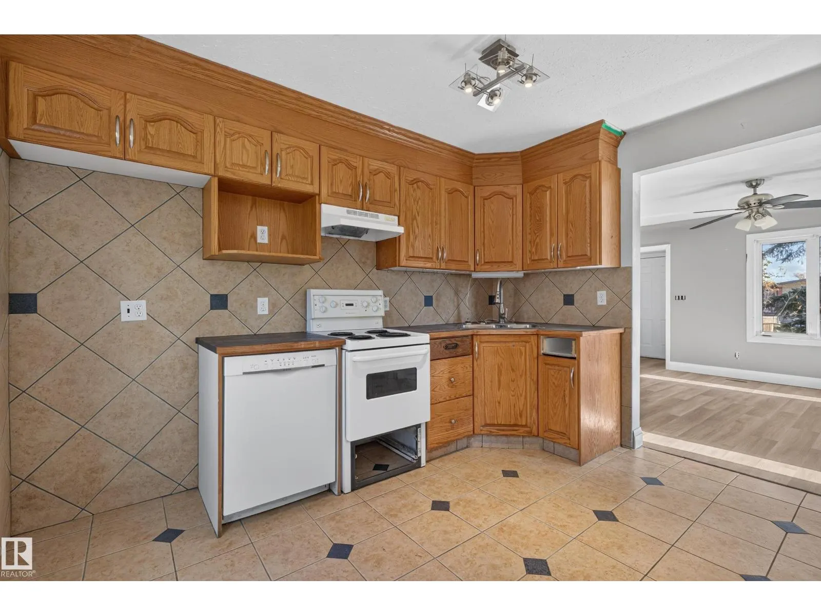 12006 104 ST NW