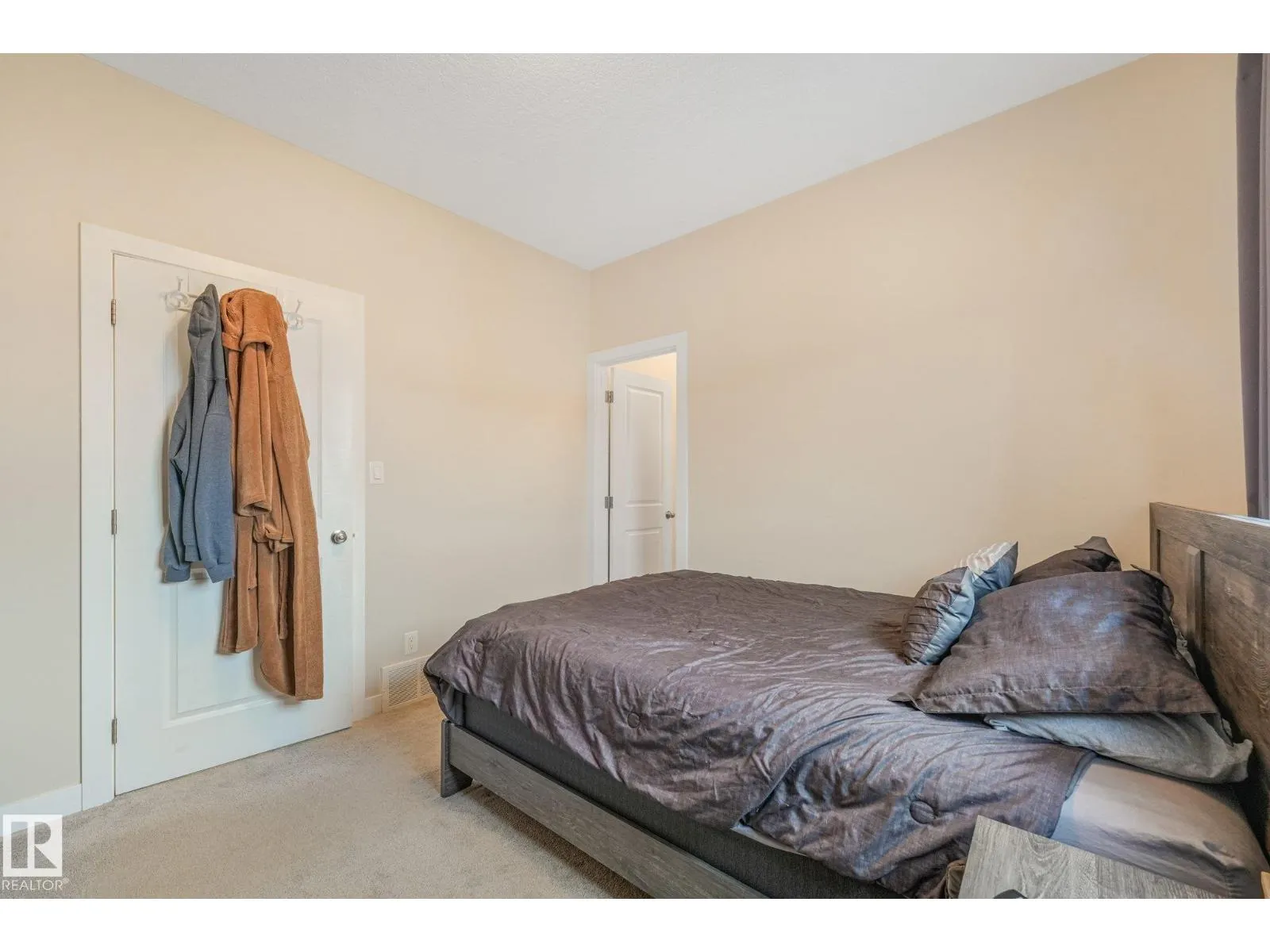 #8 16537 130A ST NW