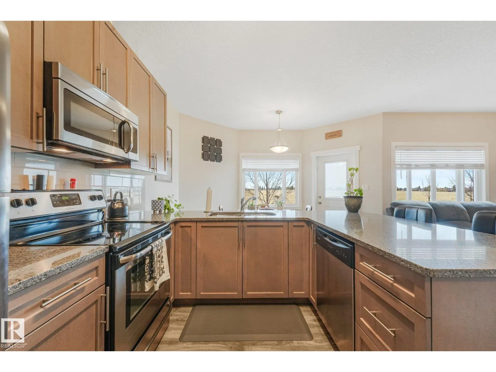 #8 16537 130A ST NW