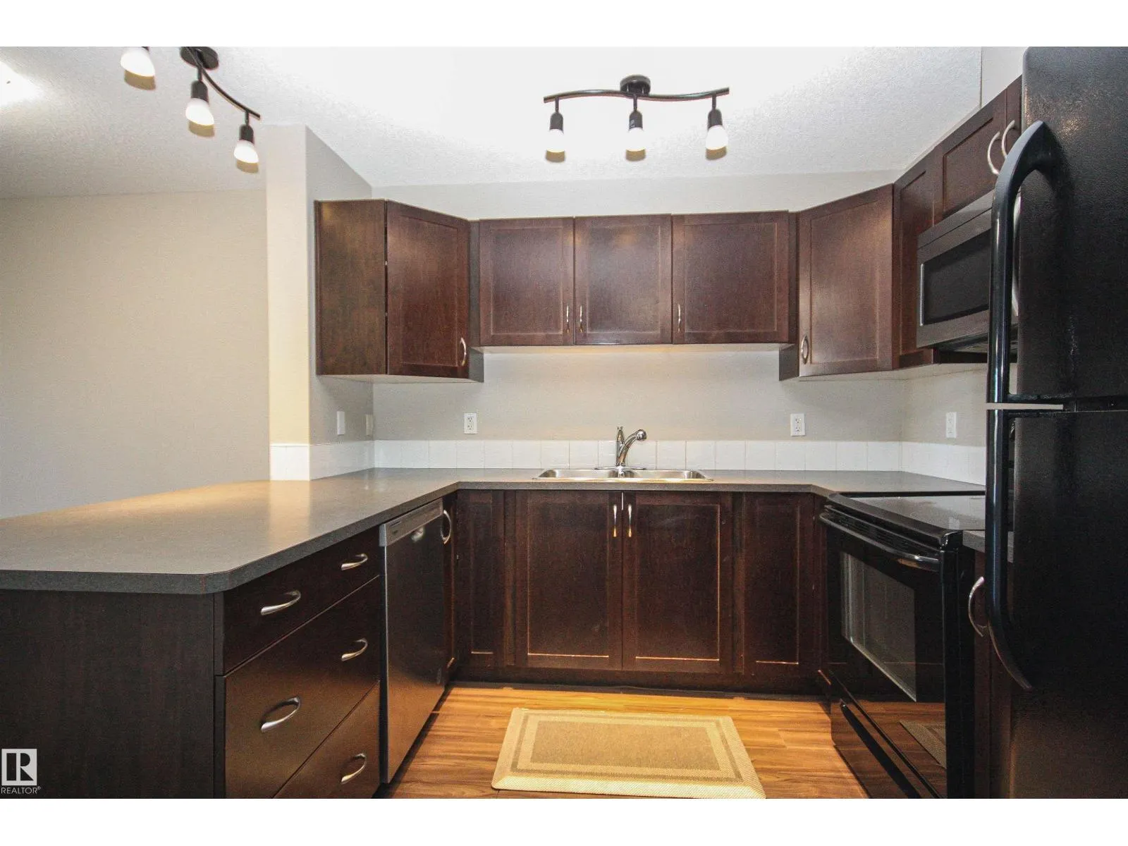 #207 392 SILVER BERRY RD NW