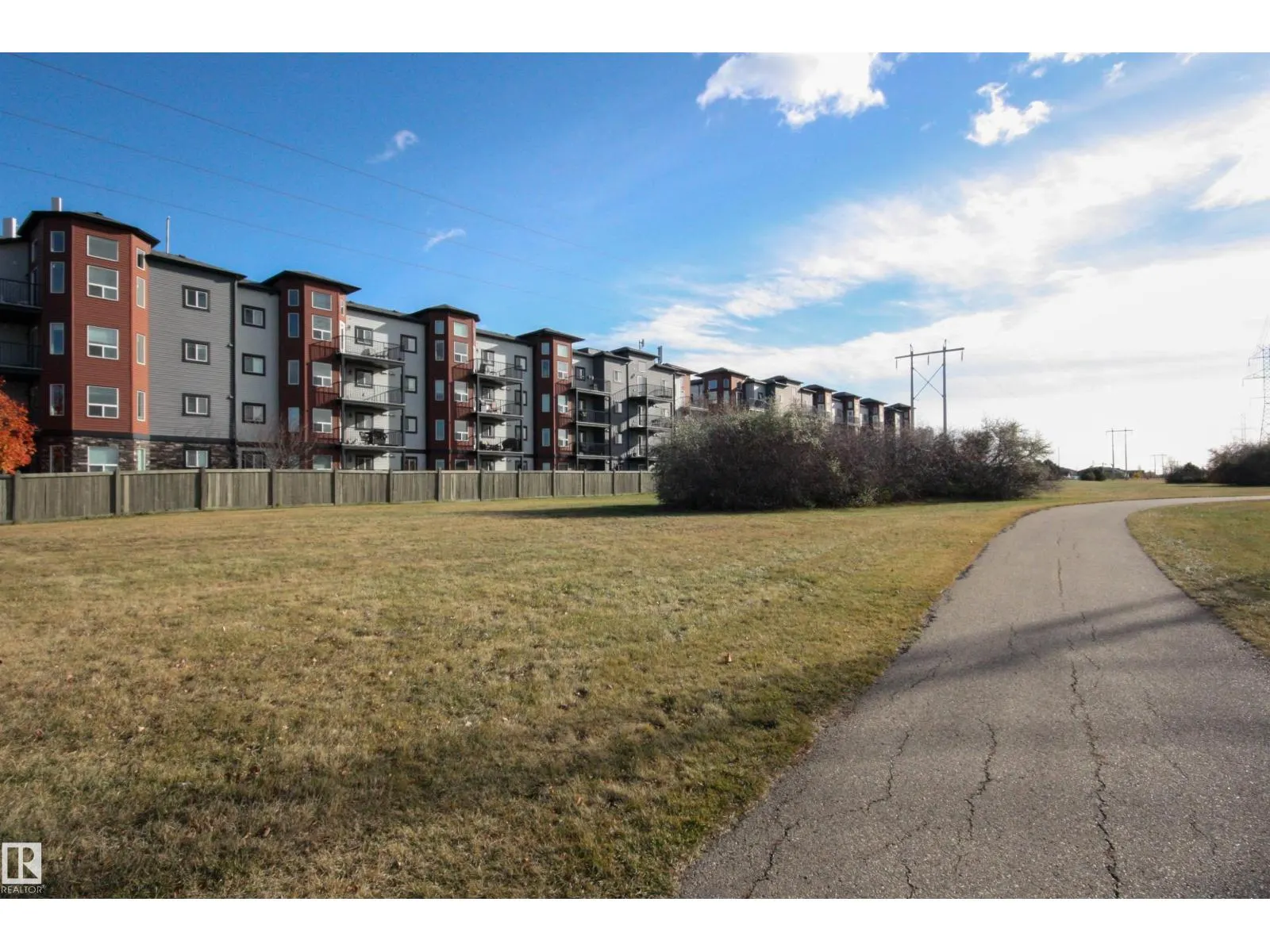 #207 392 SILVER BERRY RD NW