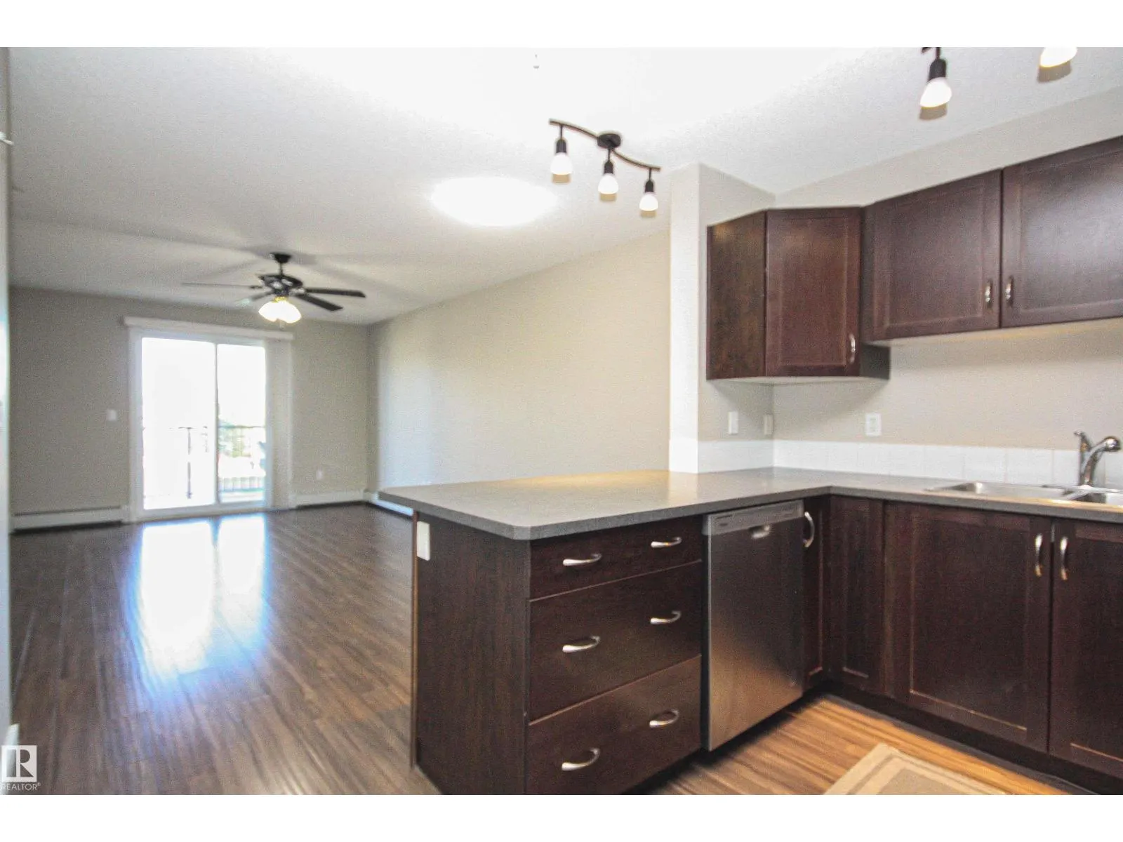 #207 392 SILVER BERRY RD NW