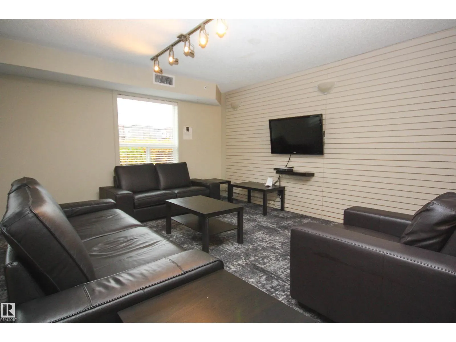 #207 392 SILVER BERRY RD NW