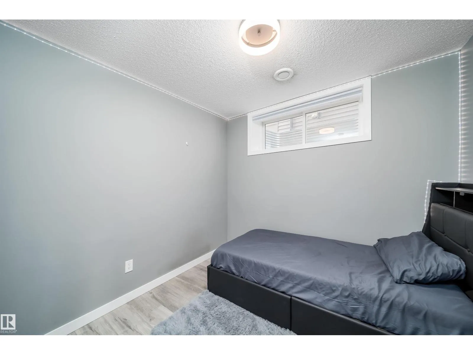 9903 222 ST NW