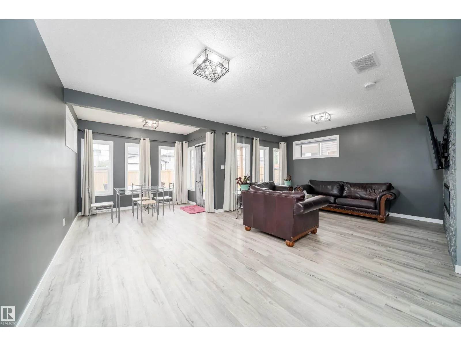 9903 222 ST NW