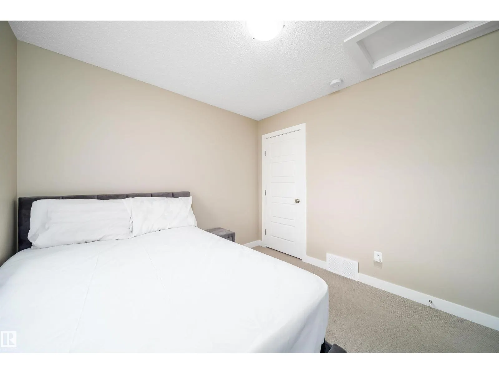 9903 222 ST NW