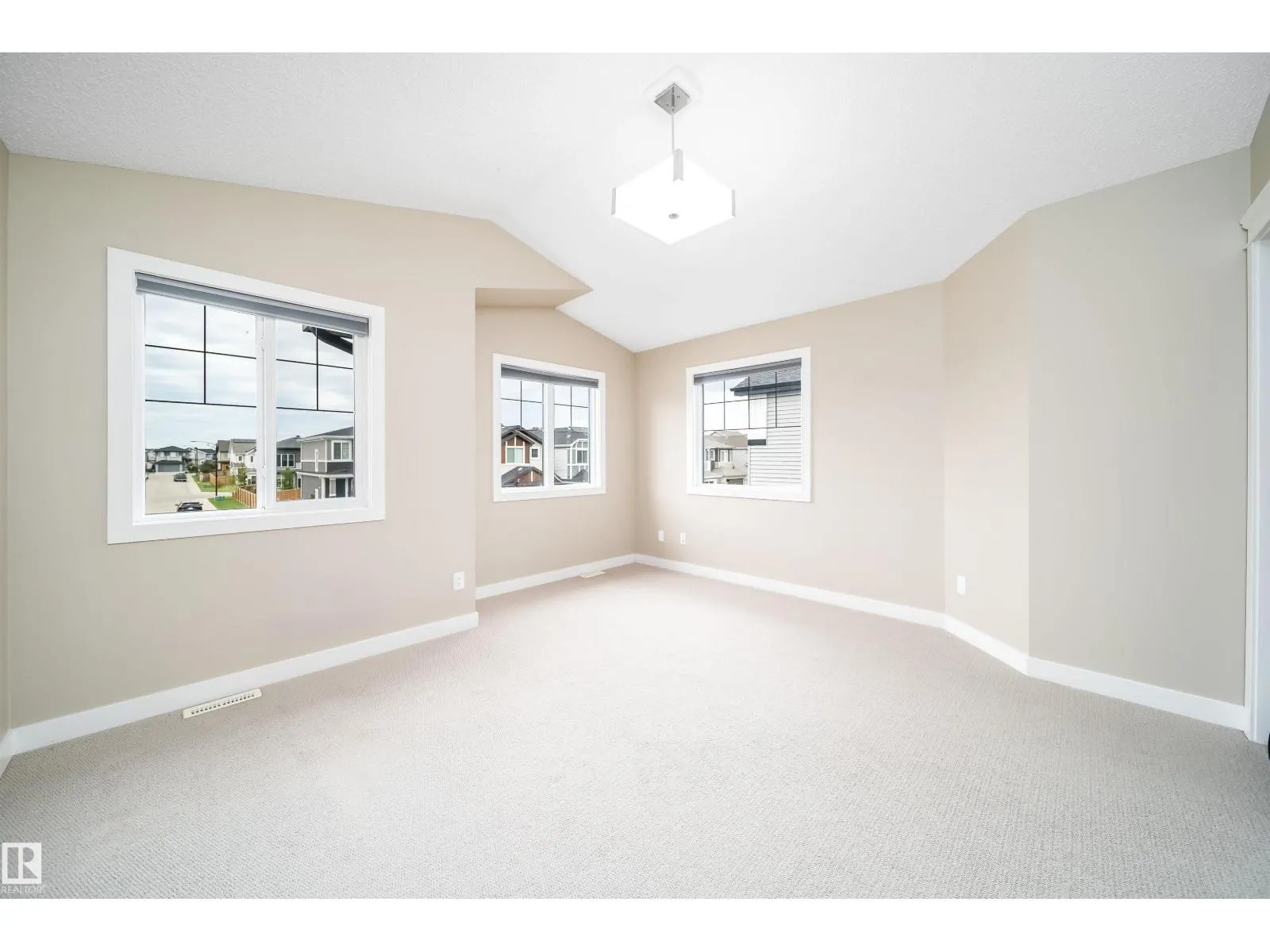 9903 222 ST NW