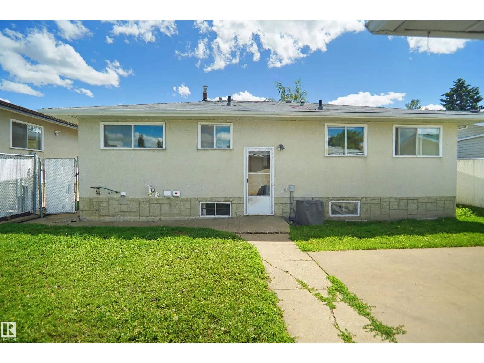 7804 143 AV NW