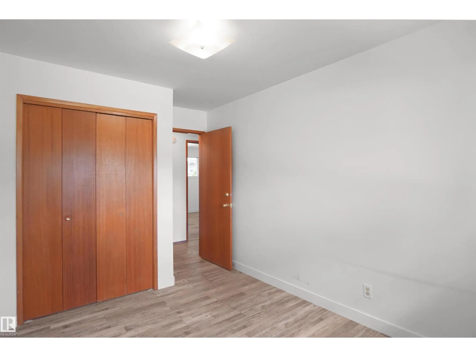 7804 143 AV NW