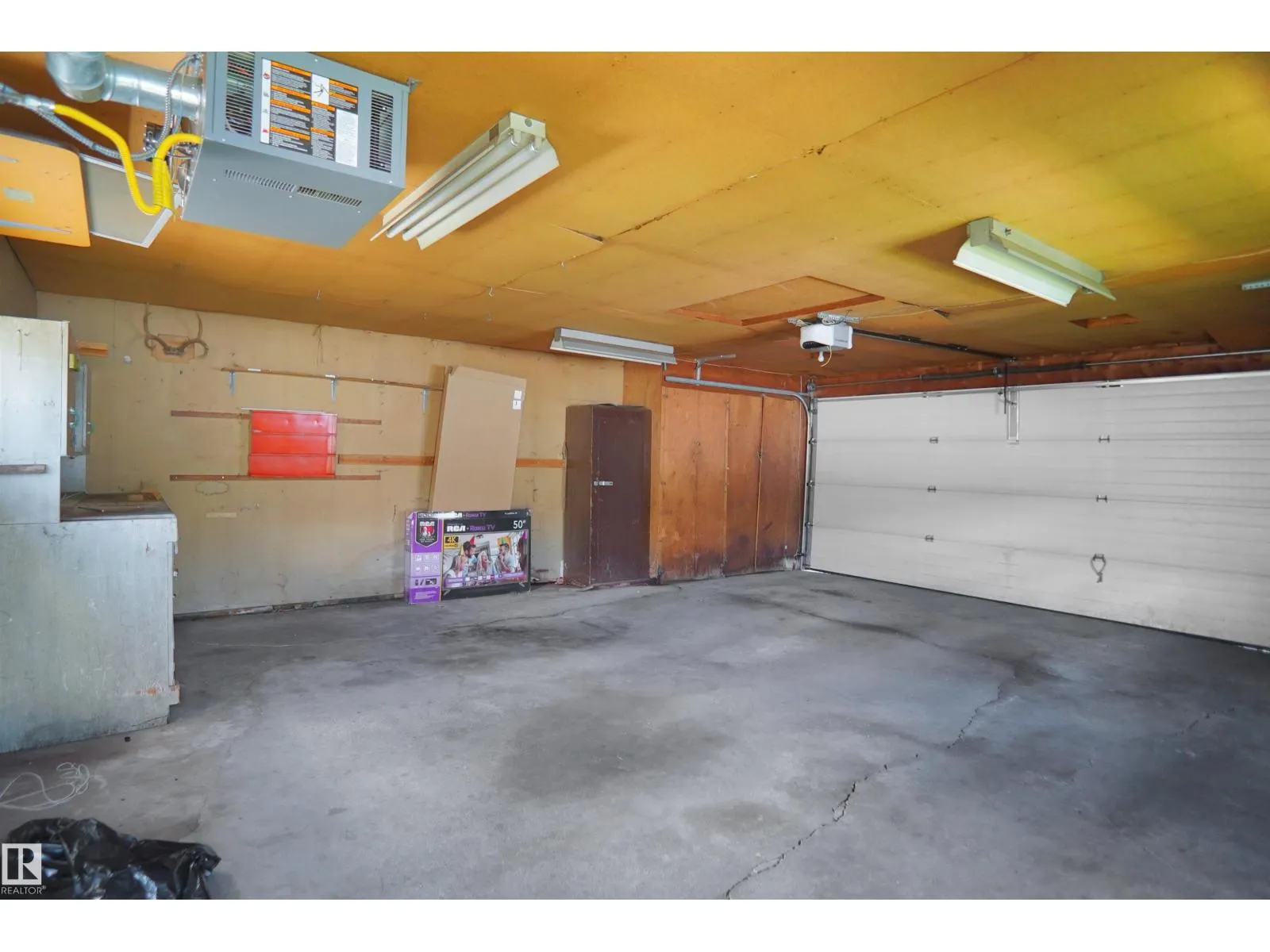 7804 143 AV NW