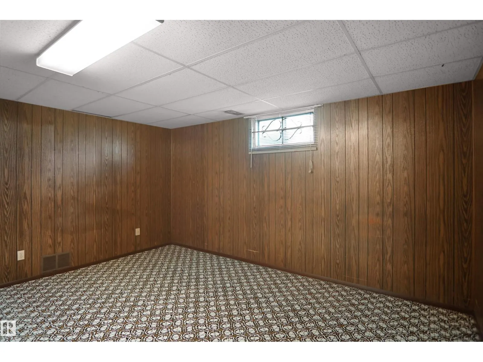 7804 143 AV NW