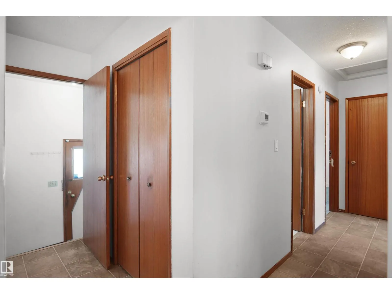 7804 143 AV NW