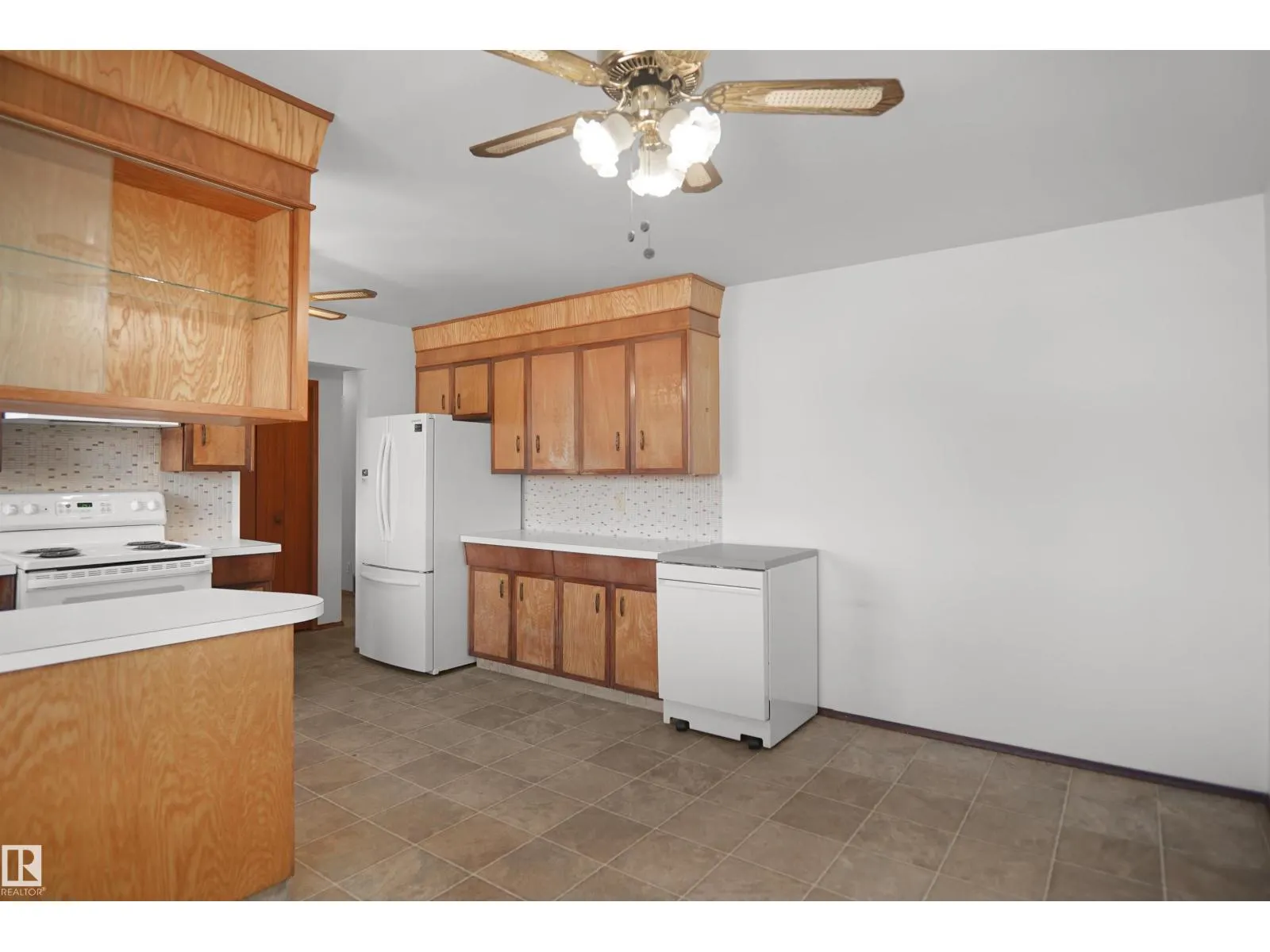 7804 143 AV NW