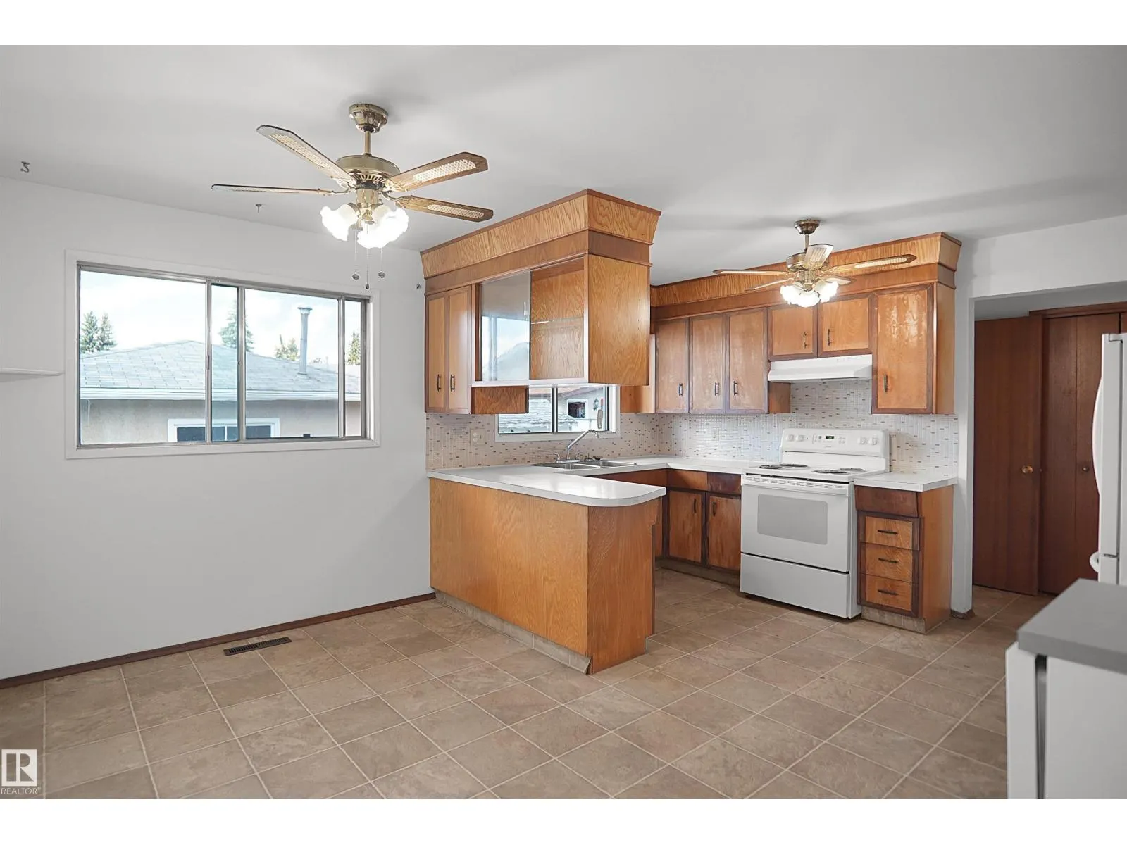 7804 143 AV NW