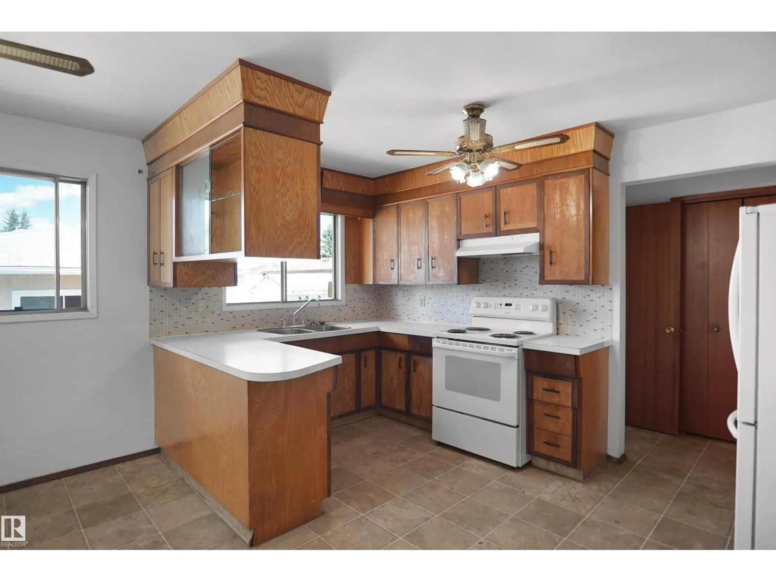 7804 143 AV NW