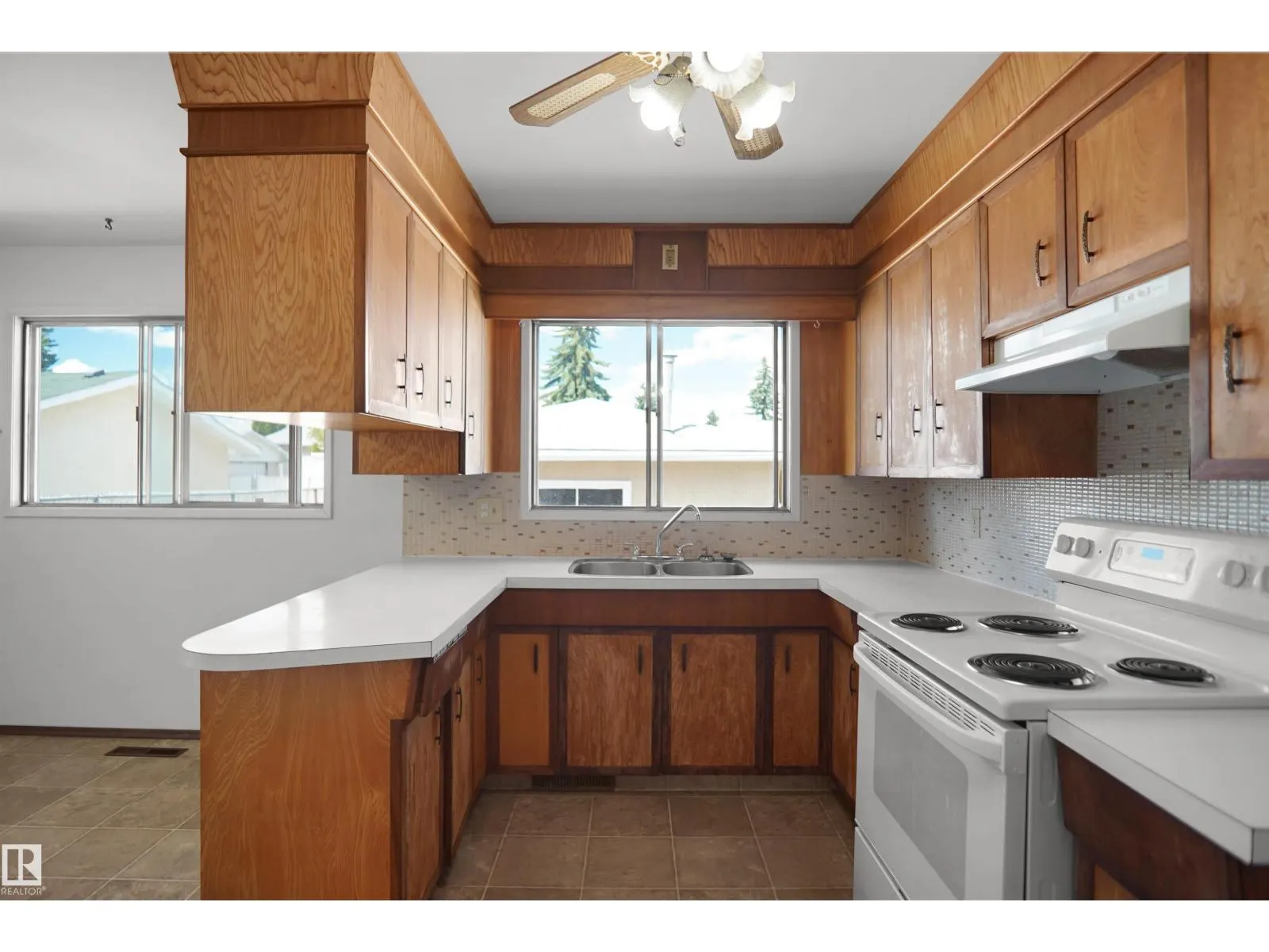 7804 143 AV NW