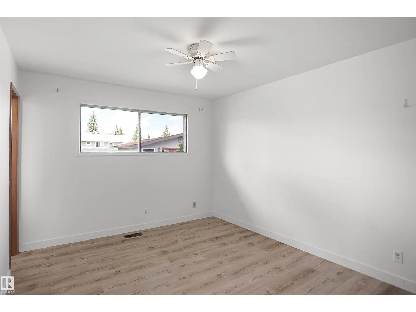 7804 143 AV NW