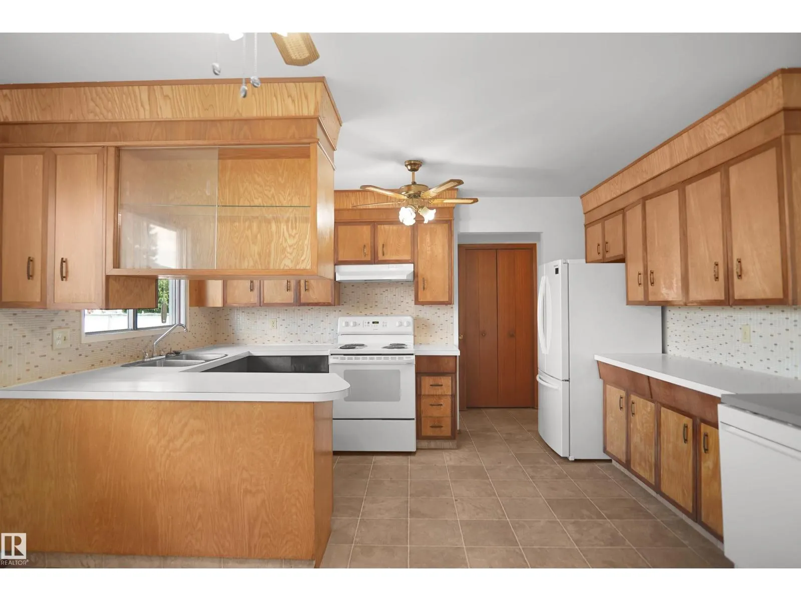 7804 143 AV NW
