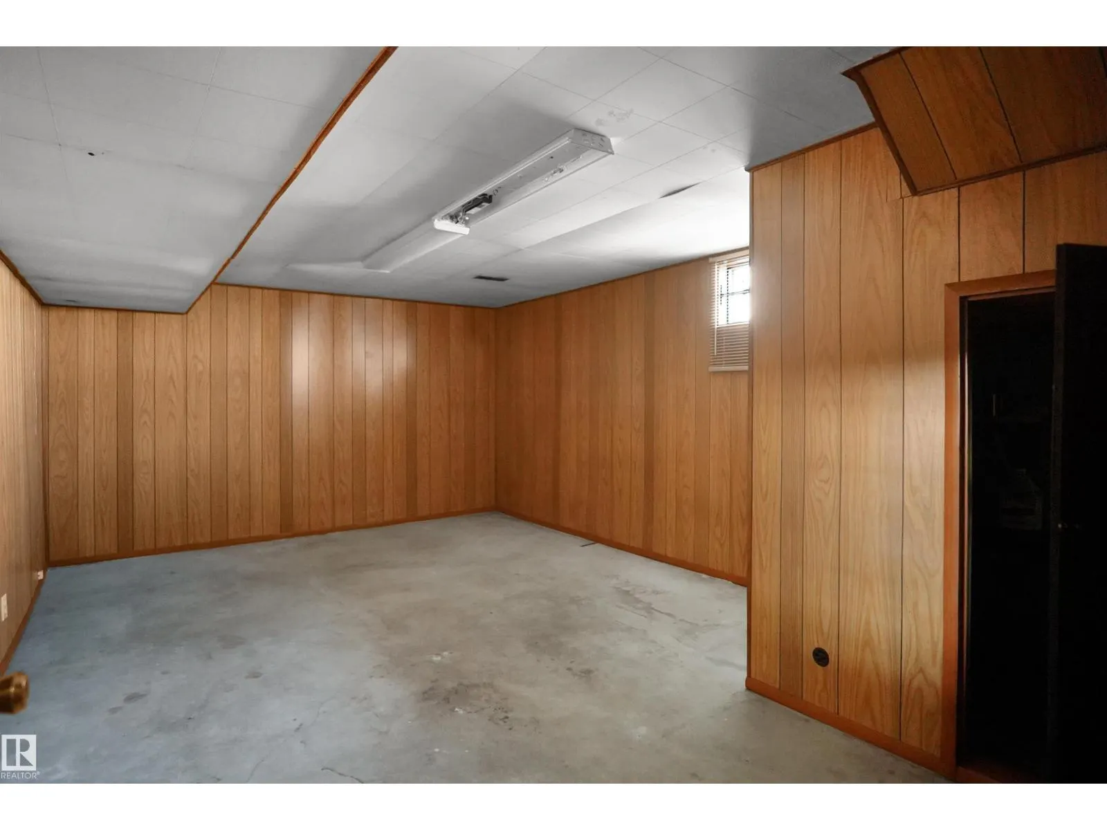 7804 143 AV NW