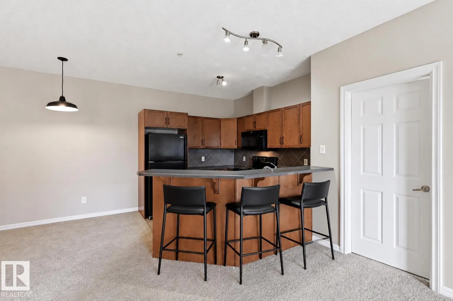 #335 263 MACEWAN RD SW