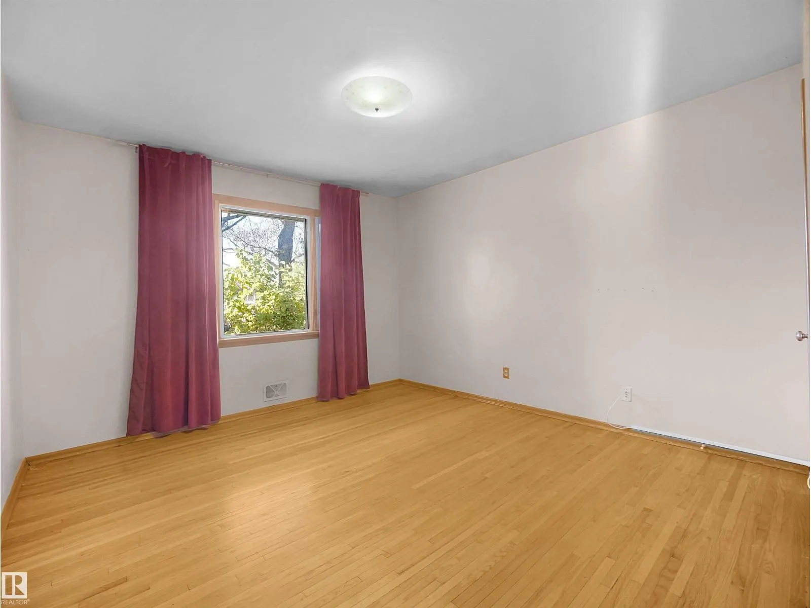 12407 96 ST NW