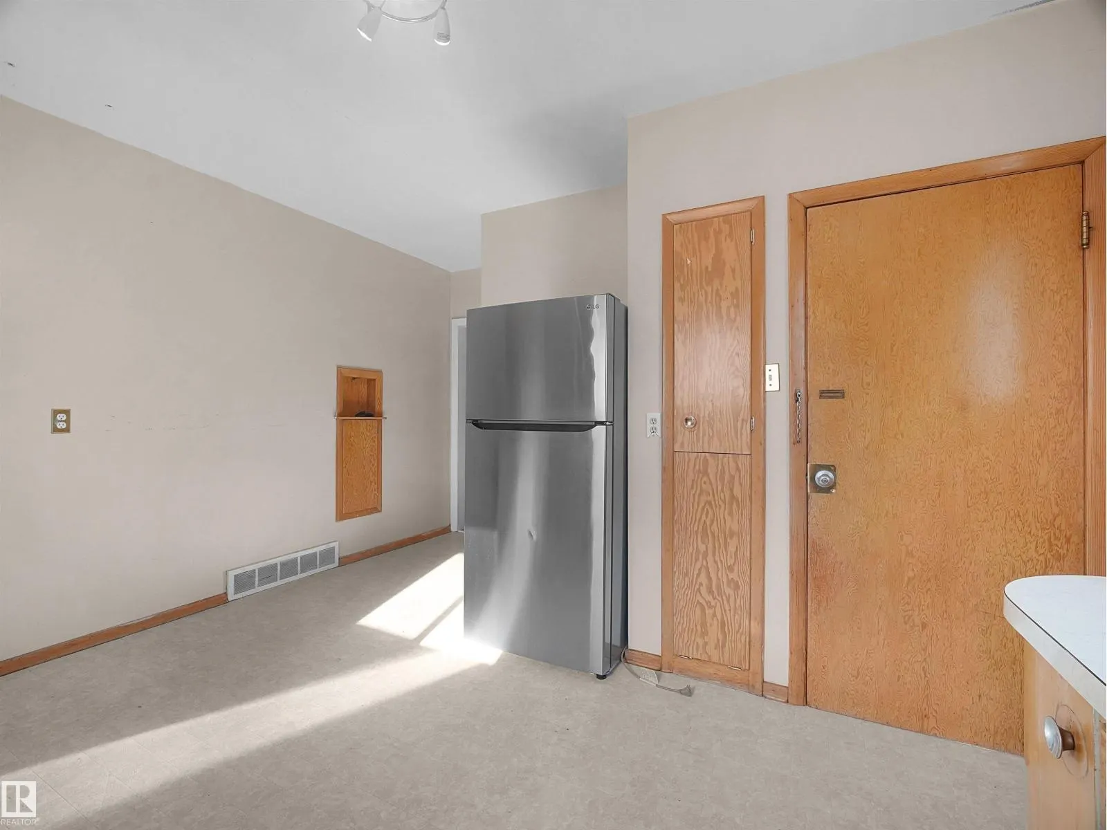 12407 96 ST NW