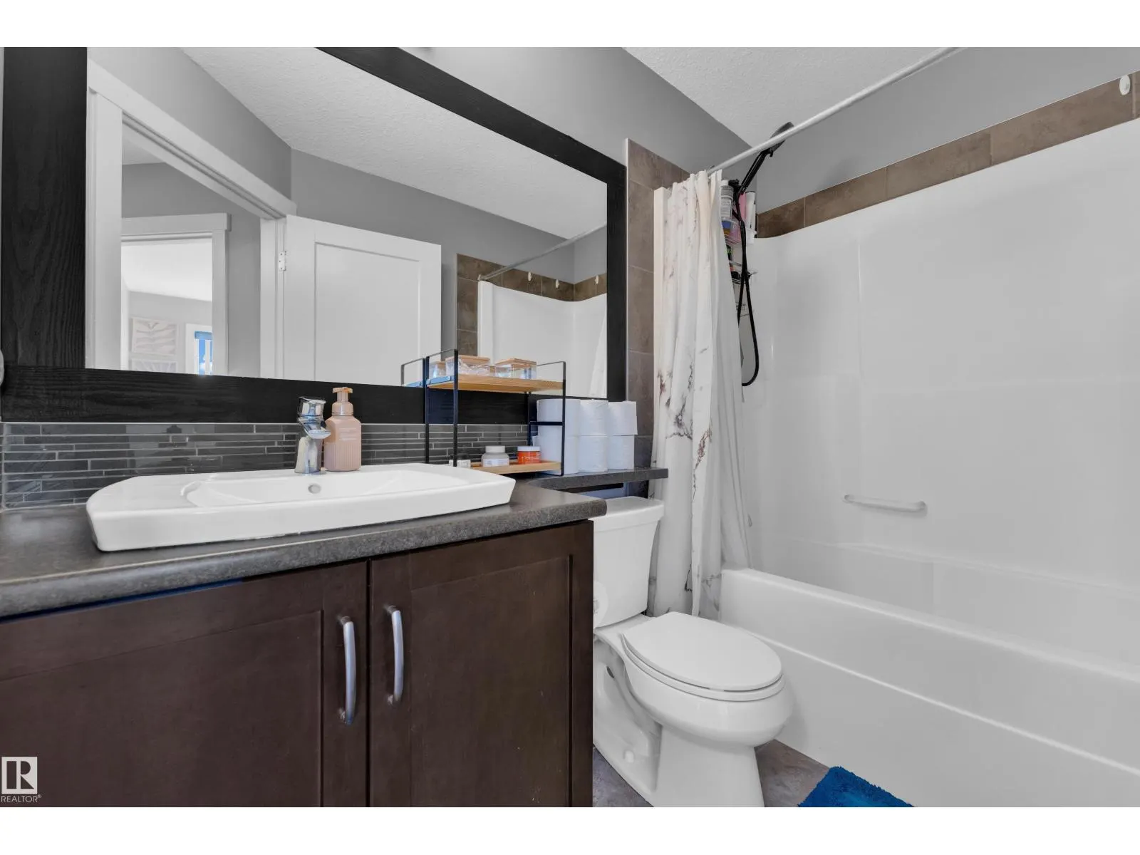 #22 4205 30 ST NW