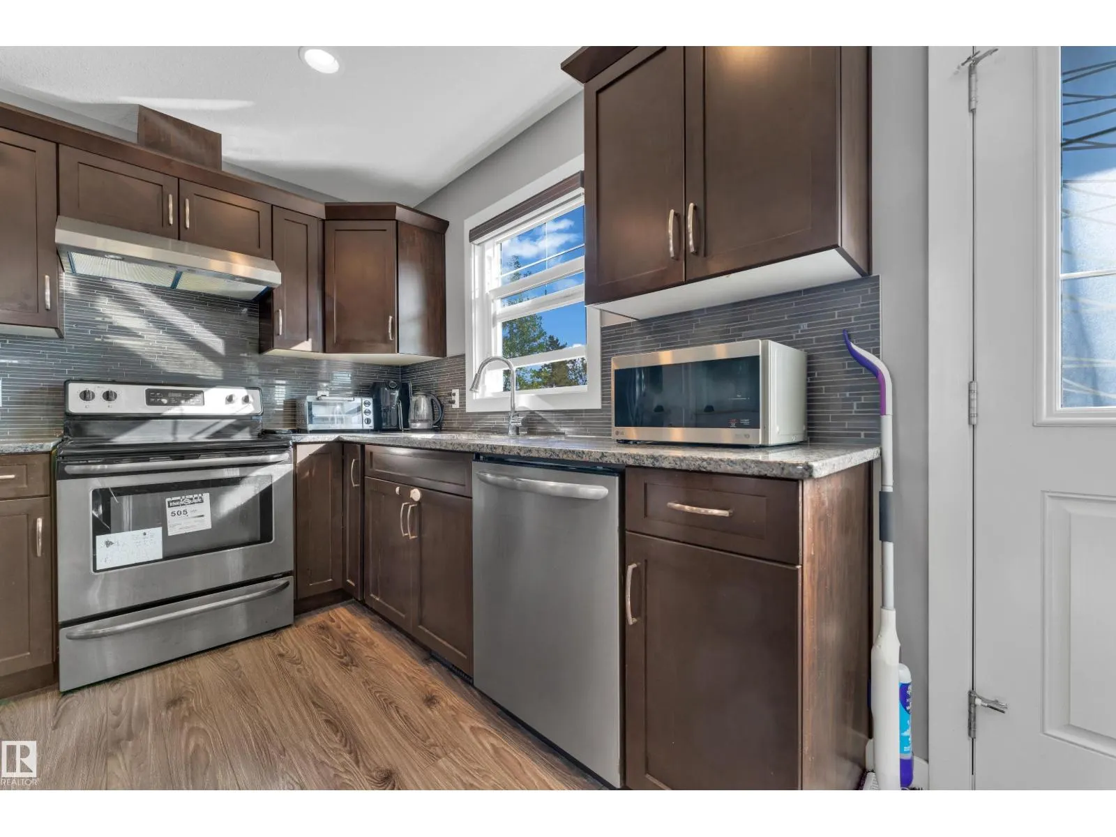 #22 4205 30 ST NW