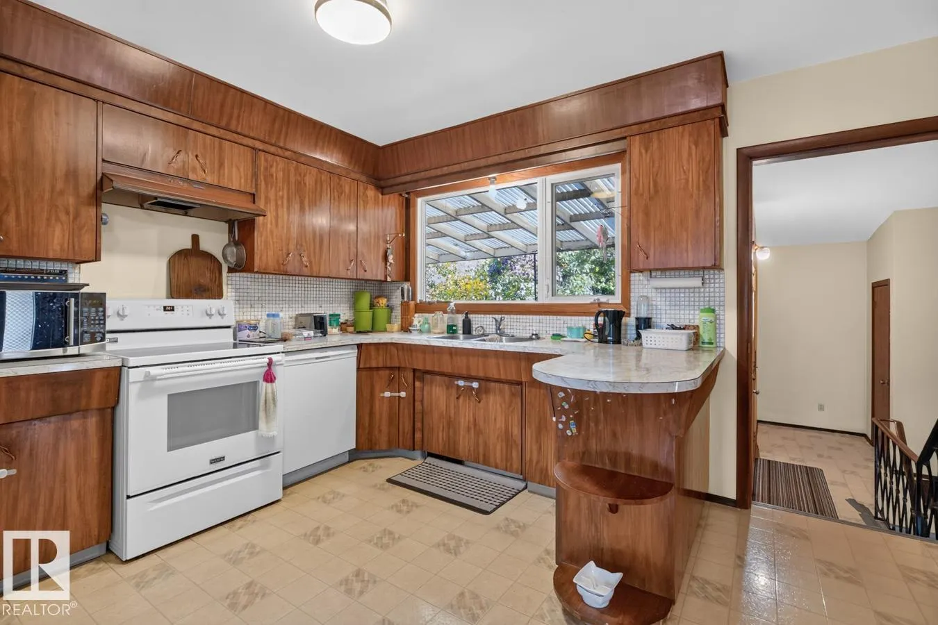 7016 86 AV NW