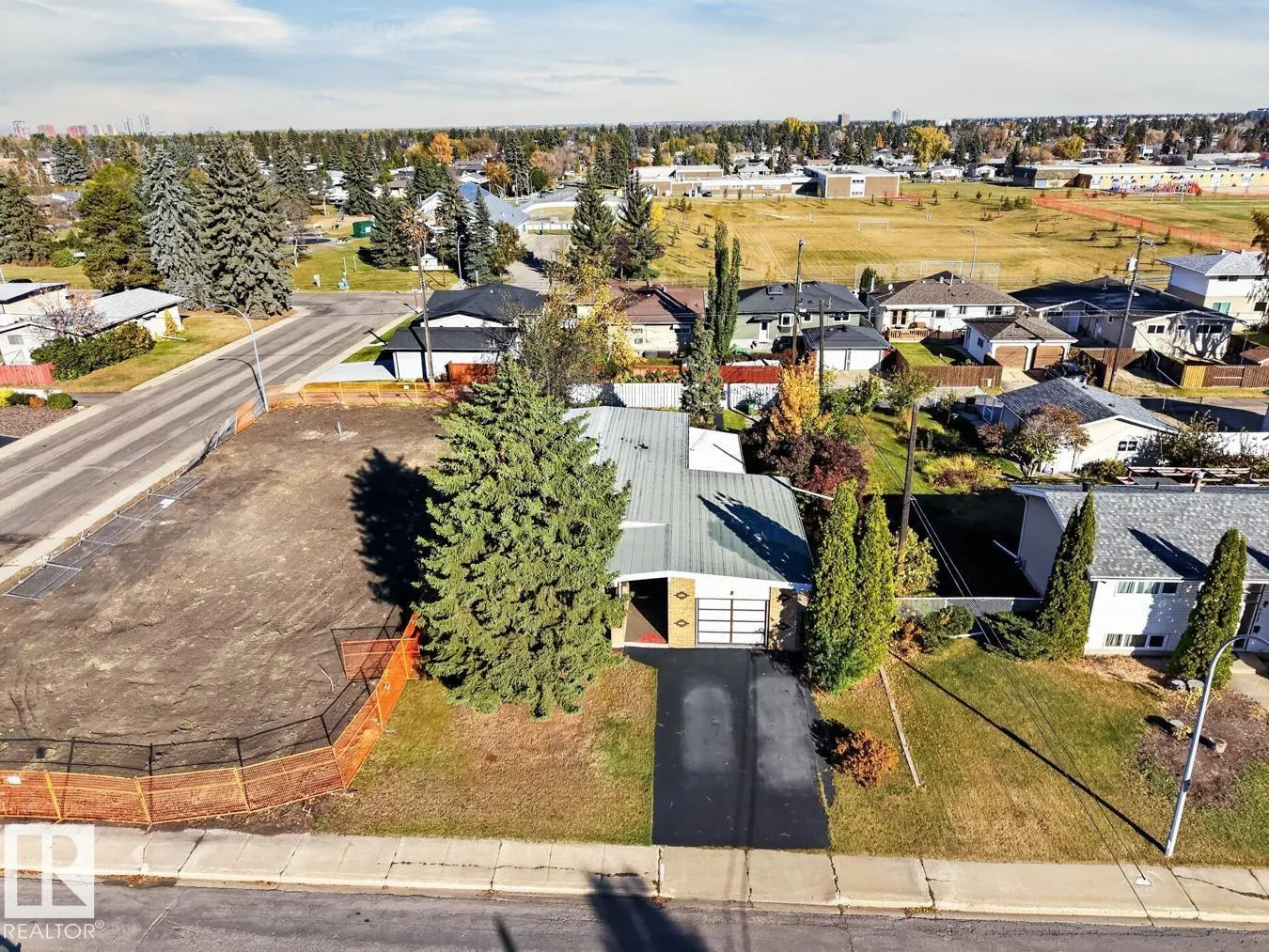 7016 86 AV NW