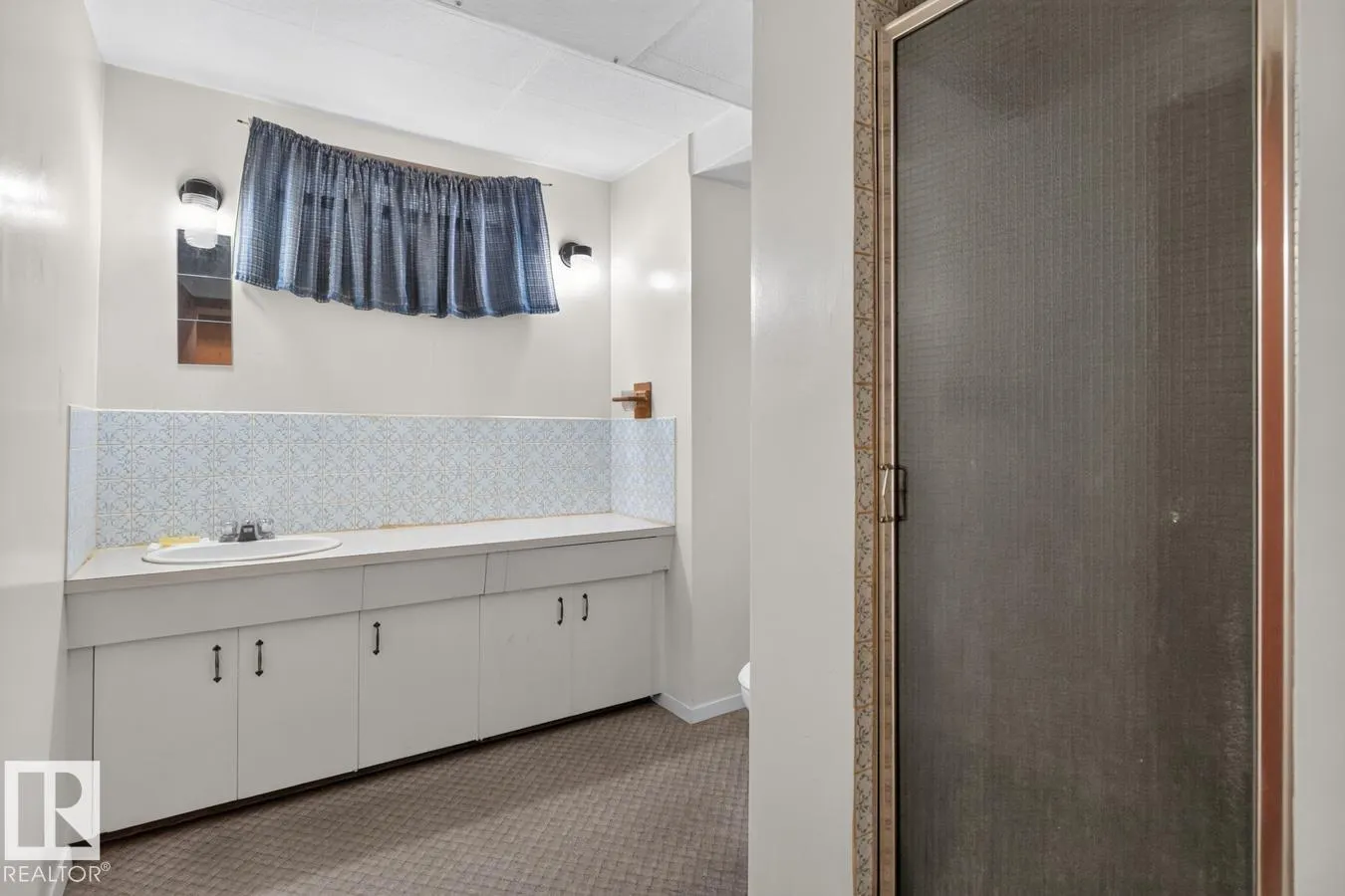 7016 86 AV NW