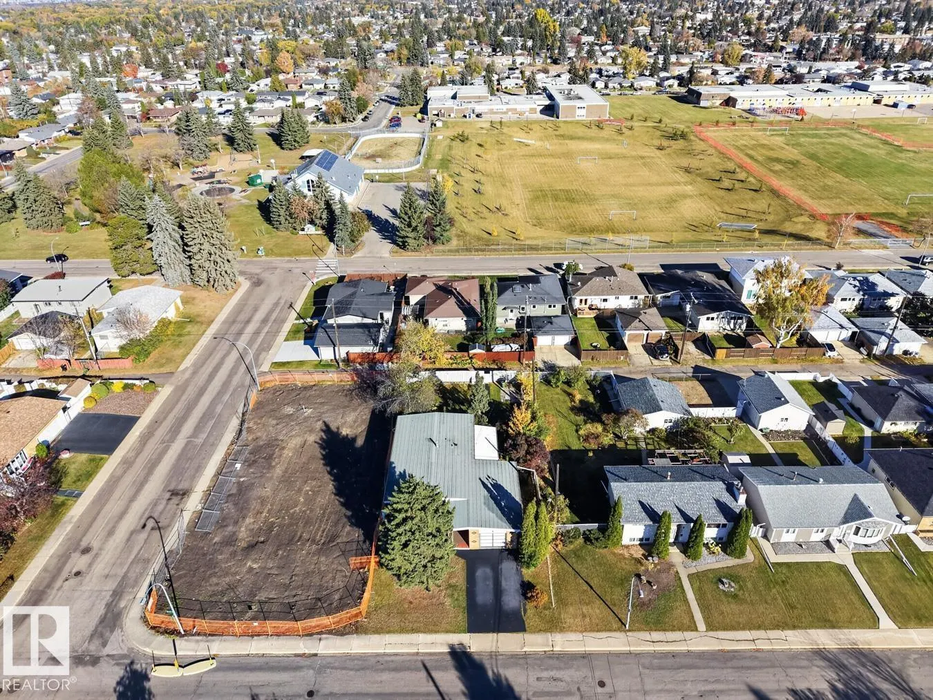 7016 86 AV NW