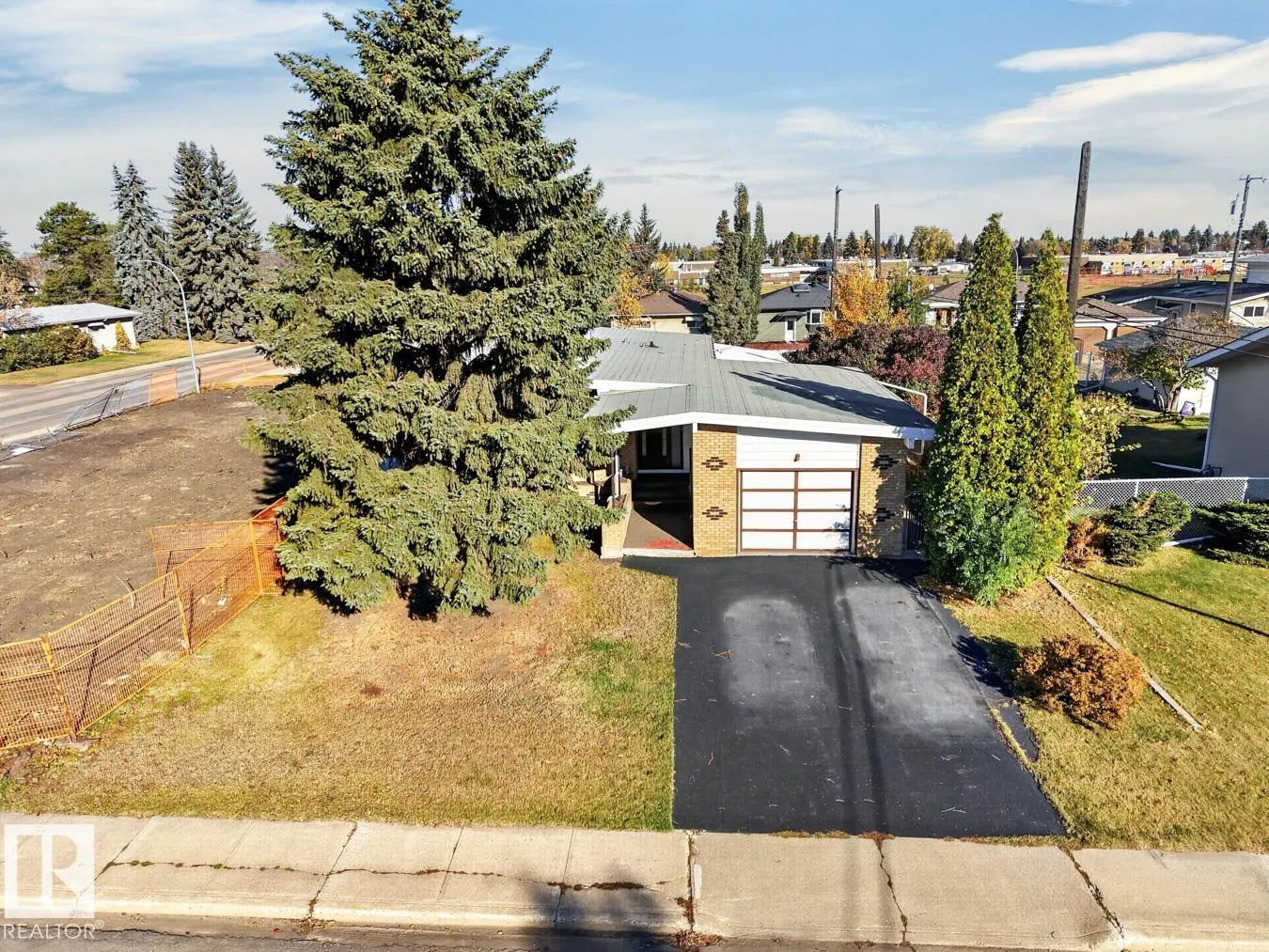 7016 86 AV NW