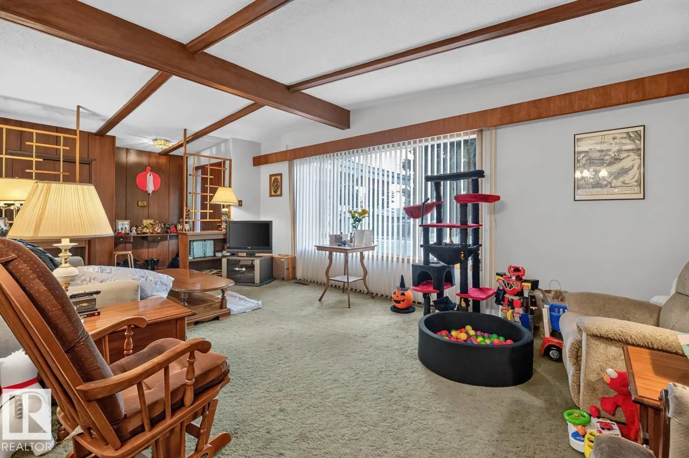 7016 86 AV NW
