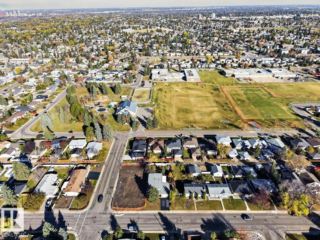 7016 86 AV NW