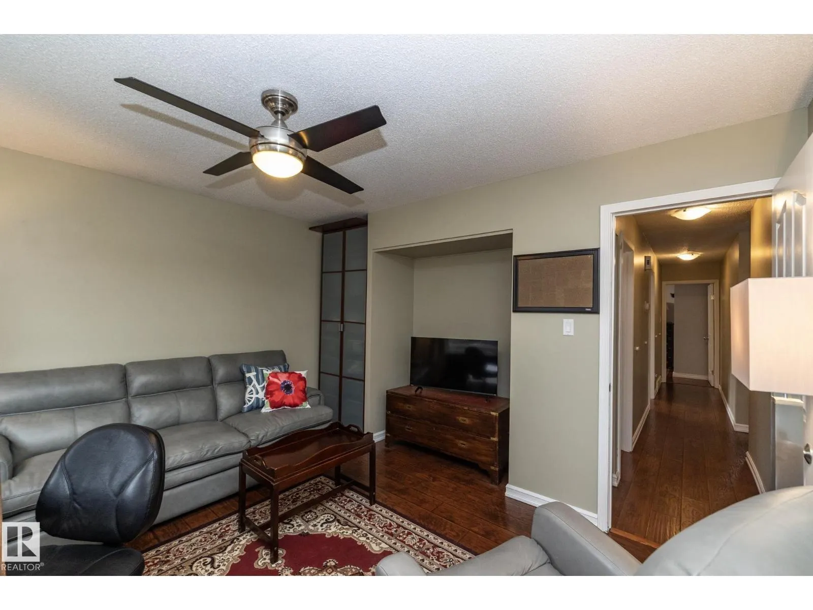 7412 33 AV NW