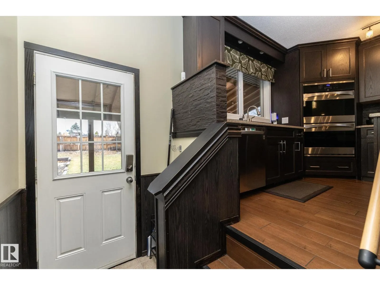 7412 33 AV NW