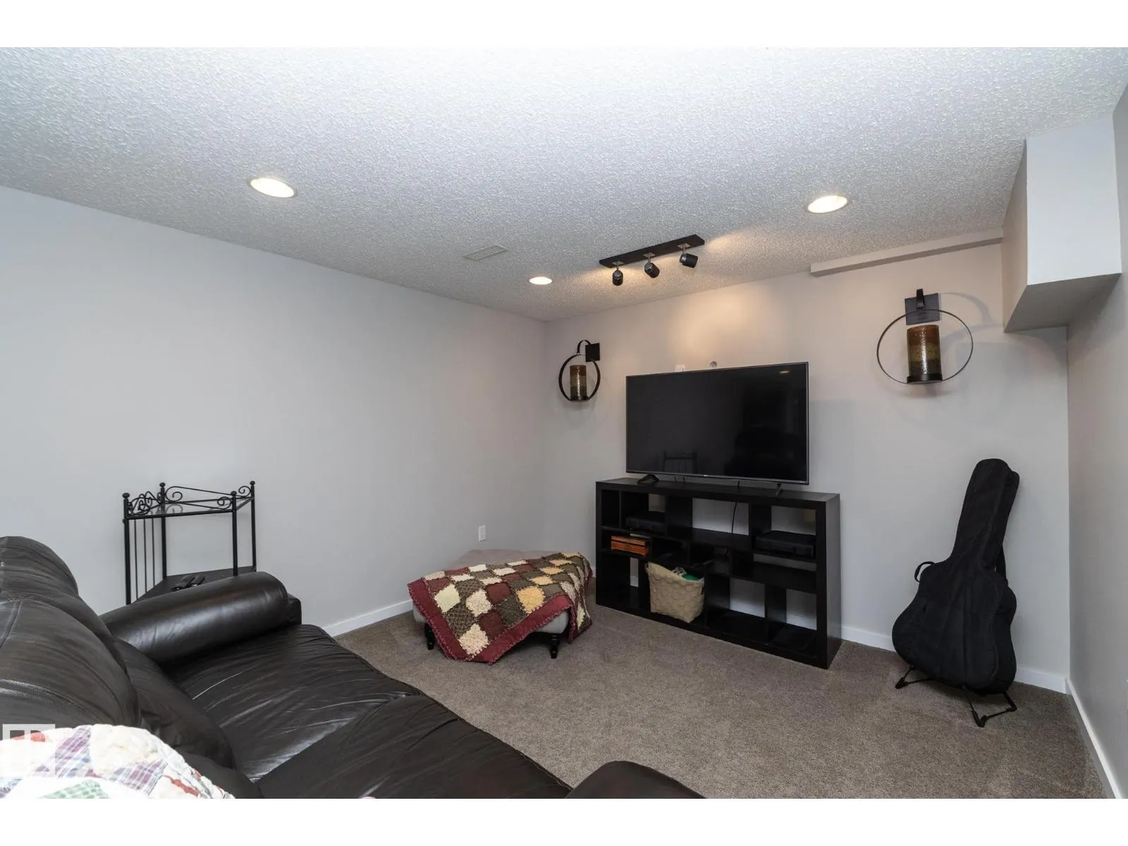 7412 33 AV NW