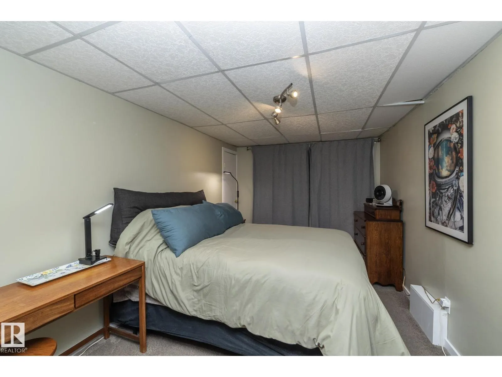 7412 33 AV NW