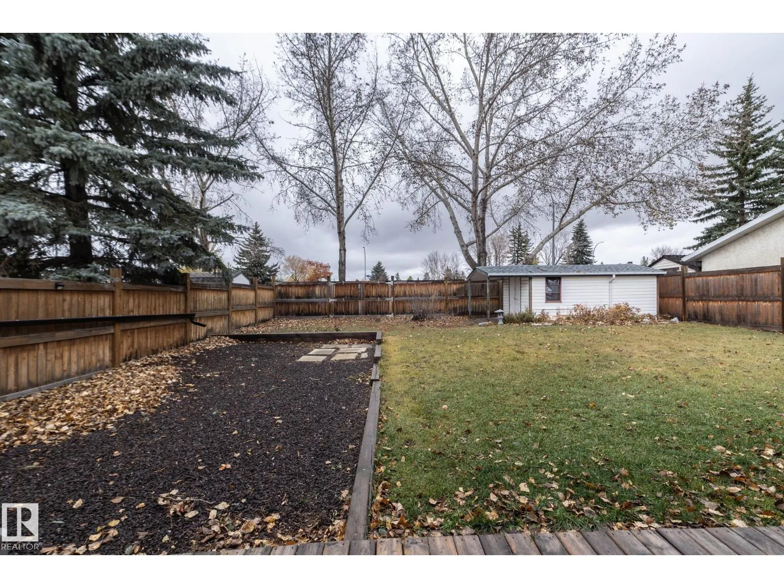 7412 33 AV NW